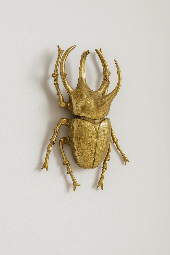 KARE – Nástěnná dekorace Design Atlas Beetle Gold, 36 x 26 x 15 cm