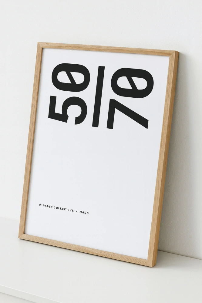 Paper Collective – dubový rám s akrylovým sklem, 50x70 cm