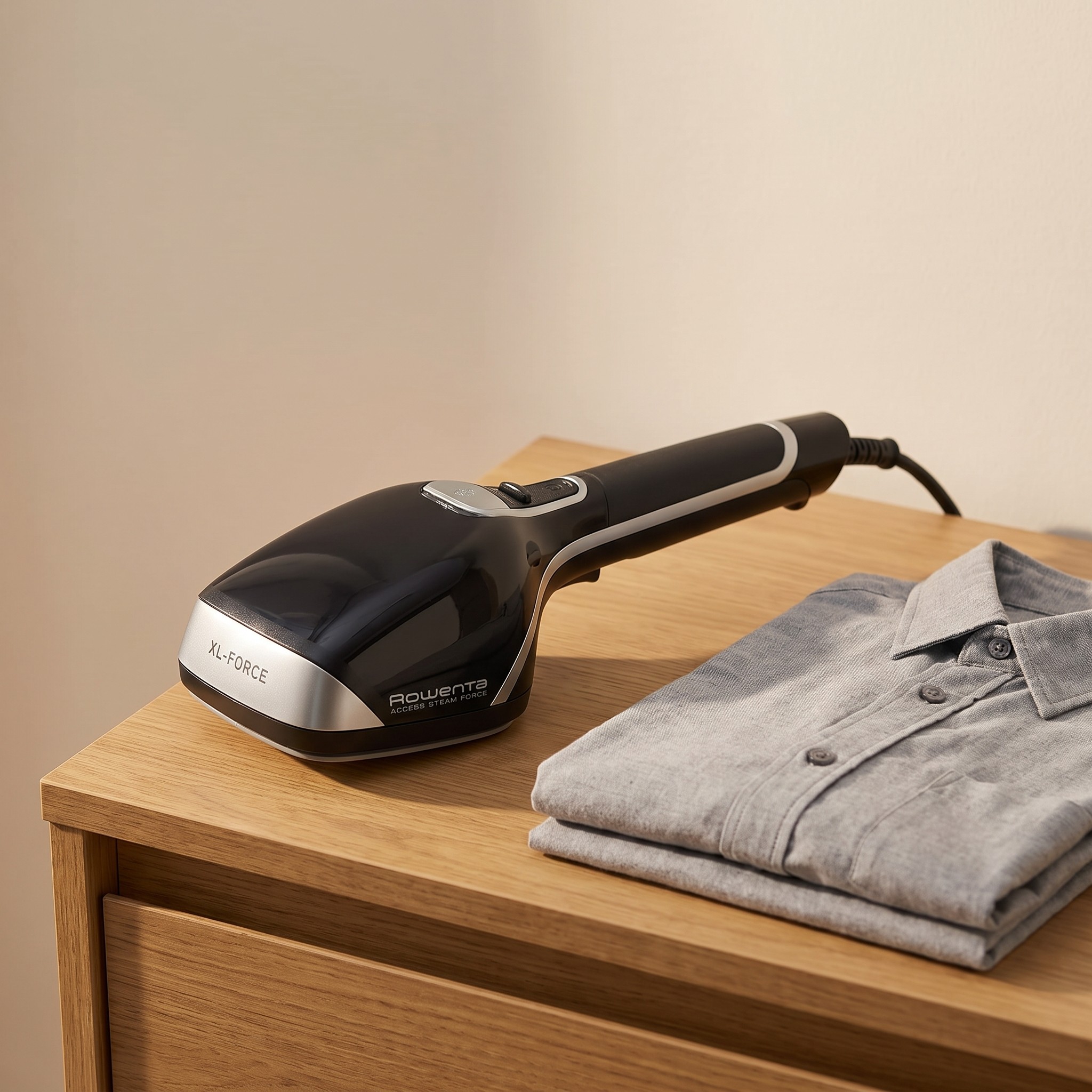 Rowenta Steam Force DR8250 – parní kartáč na oděvy 2000 W, parní ráz 90 g/min – nekompletní