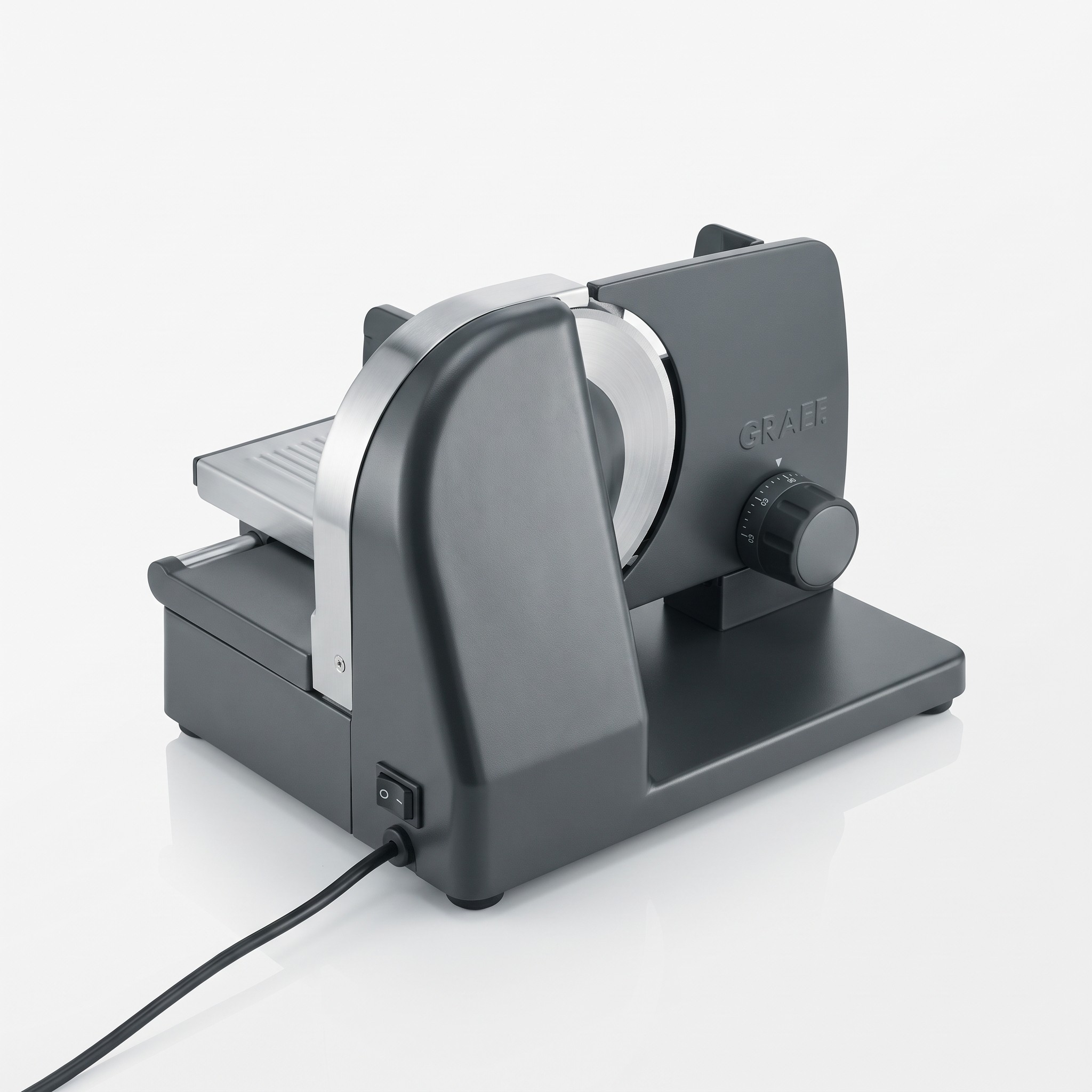 Graef Sliced Kitchen G52 – kovový kráječ potravin se zoubkovaným nožem 170 mm, šedý