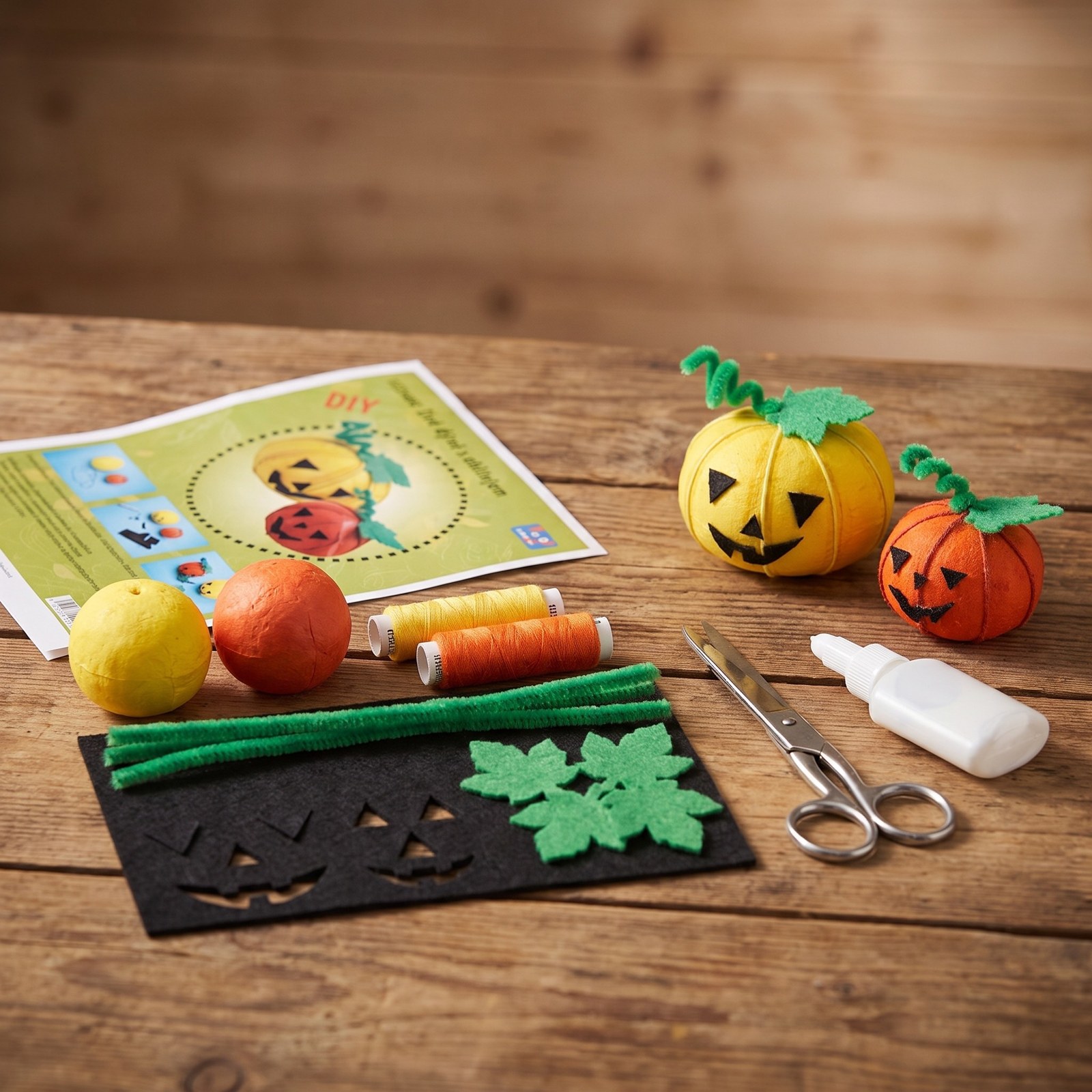 Kreativní sada Dýně s obličejem 5 a 4 cm – 2 halloweenské dýně, balíček materiálu