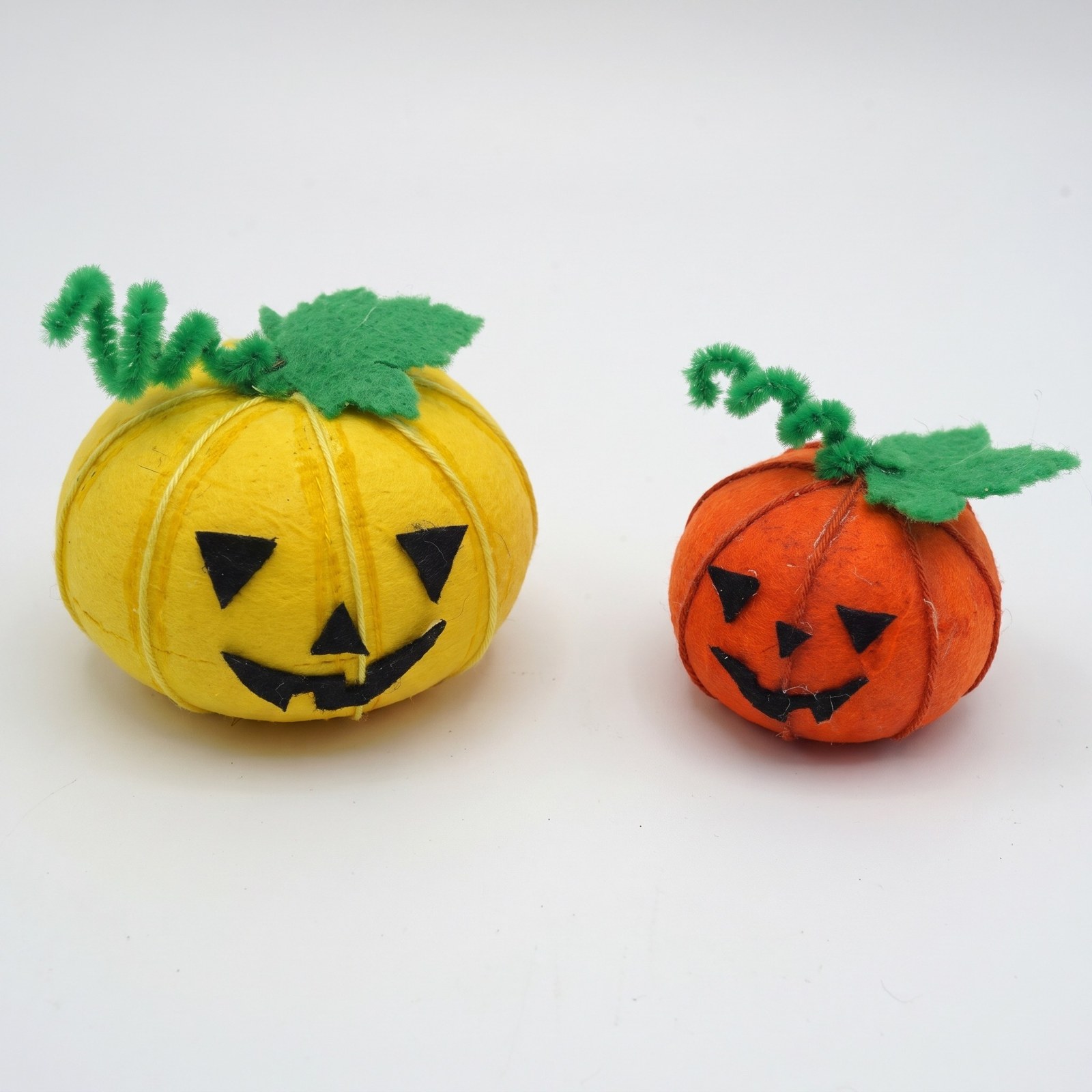 Kreativní sada Dýně s obličejem 5 a 4 cm – 2 halloweenské dýně, balíček materiálu