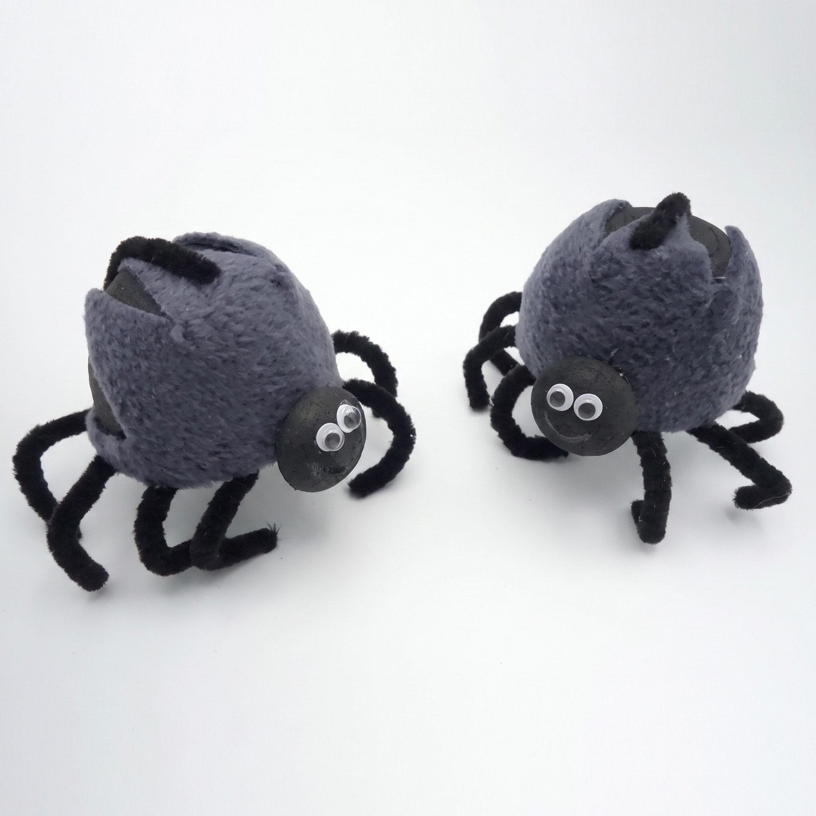 Kreativní sada Pavouk 8 cm – 2 chlupaté halloweenské figurky, balíček materiálu