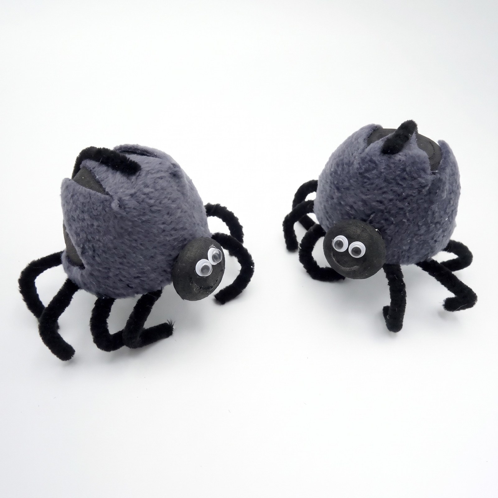 Kreativní sada Pavouk 8 cm – 2 chlupaté halloweenské figurky, balíček materiálu
