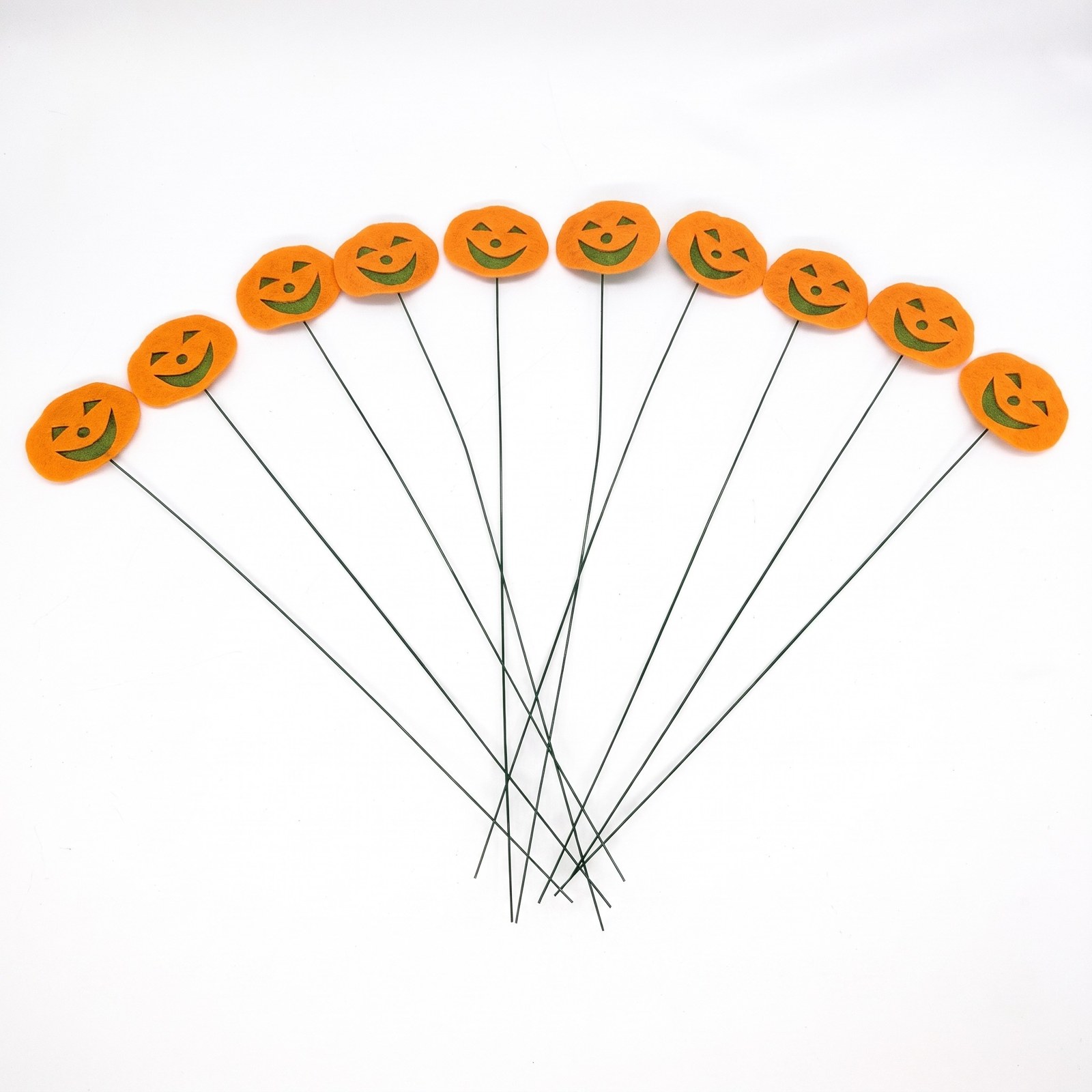 Zápich dýně na drátku 30 cm – halloweenská dekorace z filcu, 10 ks