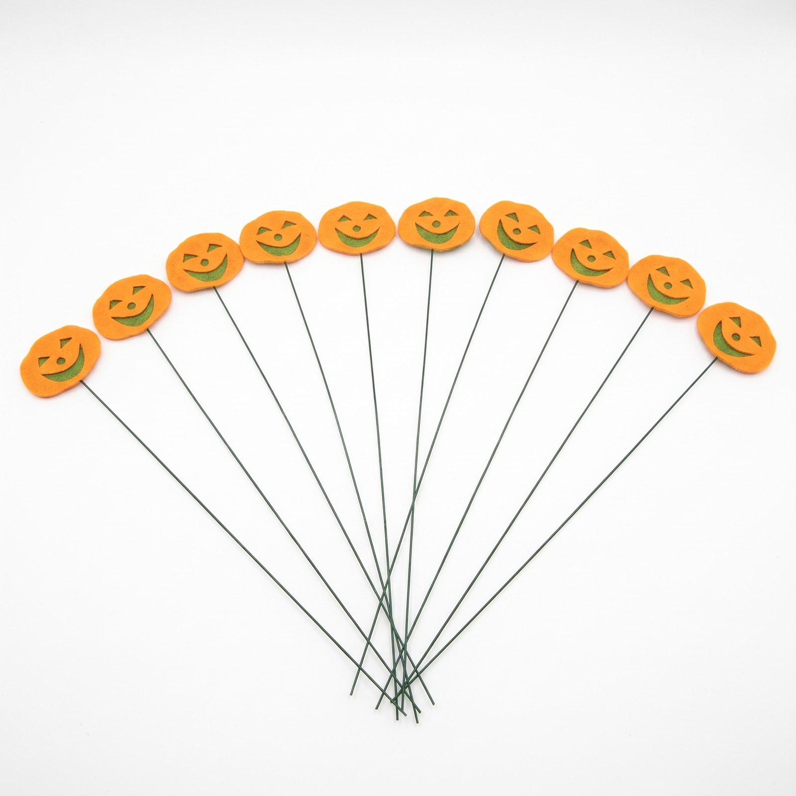 Zápich dýně na drátku 30 cm – halloweenská dekorace z filcu, 10 ks
