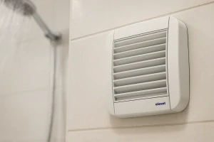 Elicent ECO 100 GG – tichý elicoidální ventilátor pro stěnu/strop, bílý, 80 m³/h, IPX4