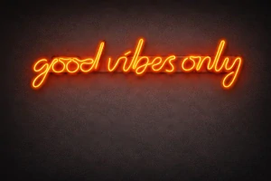 Kooistra Nástěnný neonový nápis LED "Good Vibes Only", oranžová